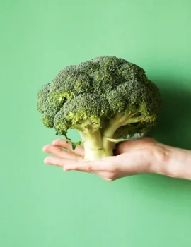 broccoli_green_background_829282730